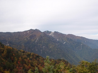 稜線から南駒ケ岳方面