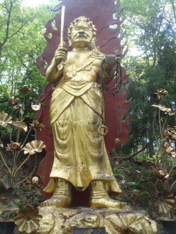 金の大仏像