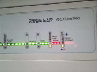 雲西駅（ウンソ駅）（Unseo Station）（운서역）は空港からソウル方面へ２駅目