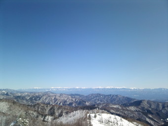 横川山（よこかわやま）山頂は360度展望<br>
南アルプス～～～