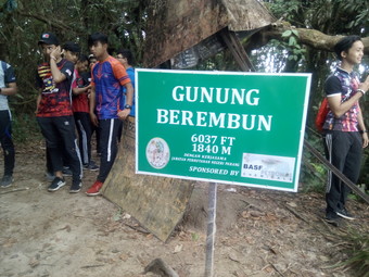 グヌンベレムバン（Gnung Beremban）山頂
